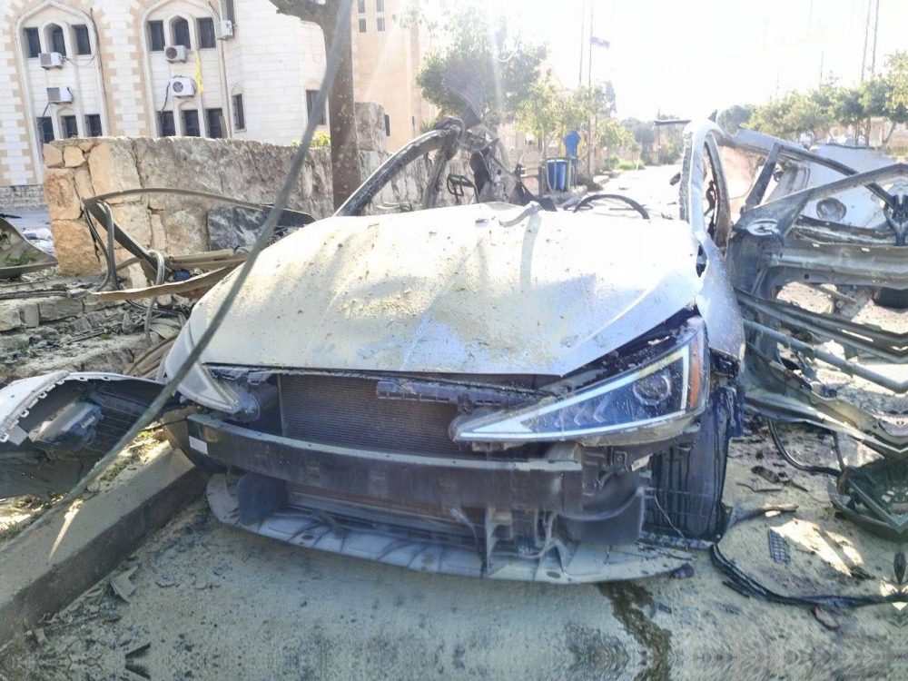 سيارة القيادي في حزب الله إسماعيل الزين.