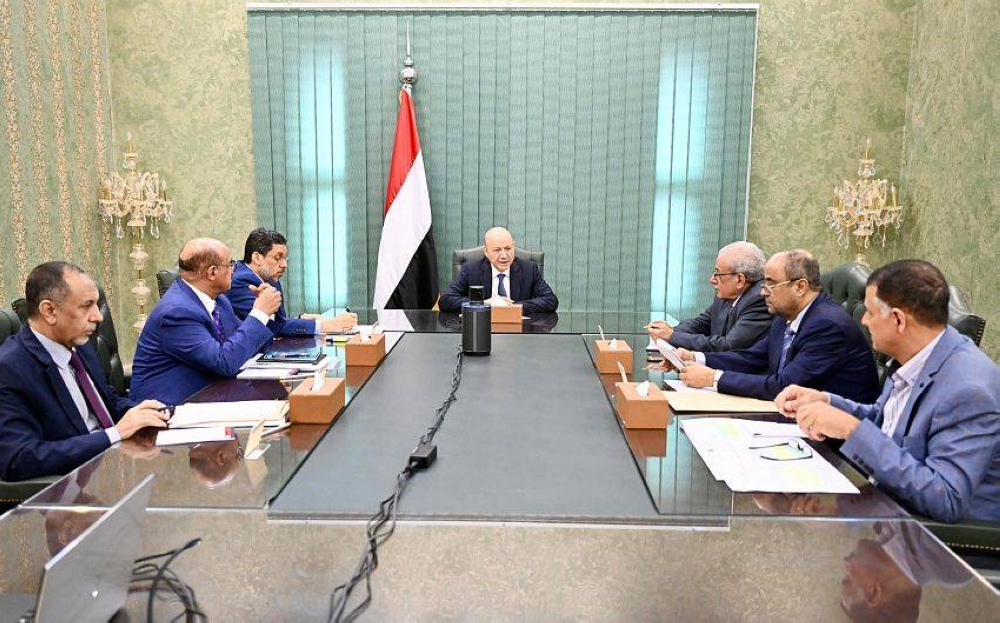 اجتماع العليمي مع رئيس الحكومة والمسؤولين المعنيين بالاقتصاد اليمني.