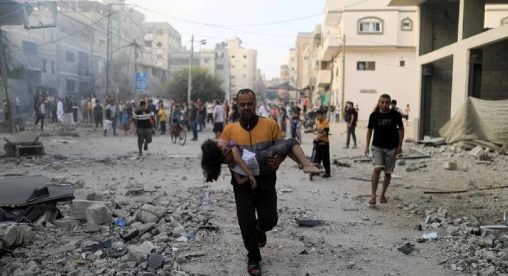 قصف إسرائيلي يقتل المدنيين في غزة