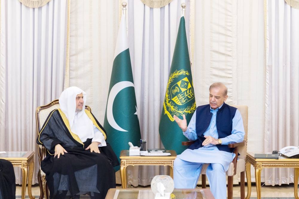 



رئيس وزراء باكستان والشيخ العيسى يناقشان جملةً من الموضوعات على الساحة الإسلامية. (واس)