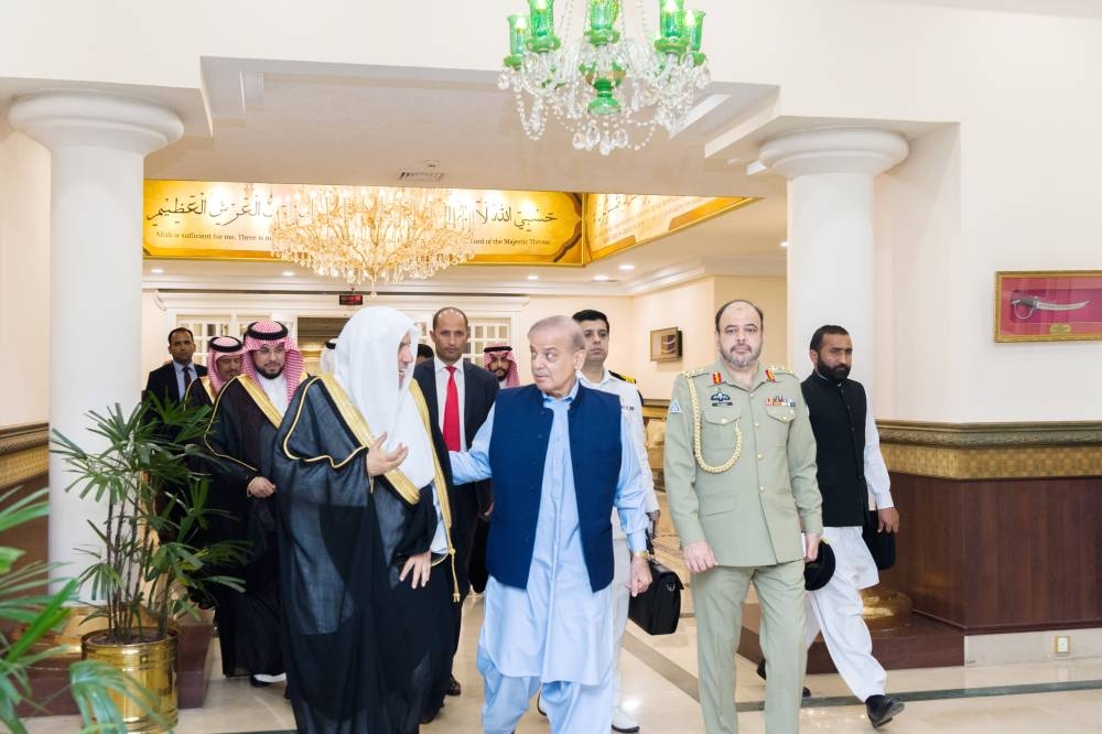 



رئيس وزراء جمهورية باكستان الإسلامية يستقبل الأمين العام لرابطة العالم الإسلامي رئيس هيئة علماء المسلمين.