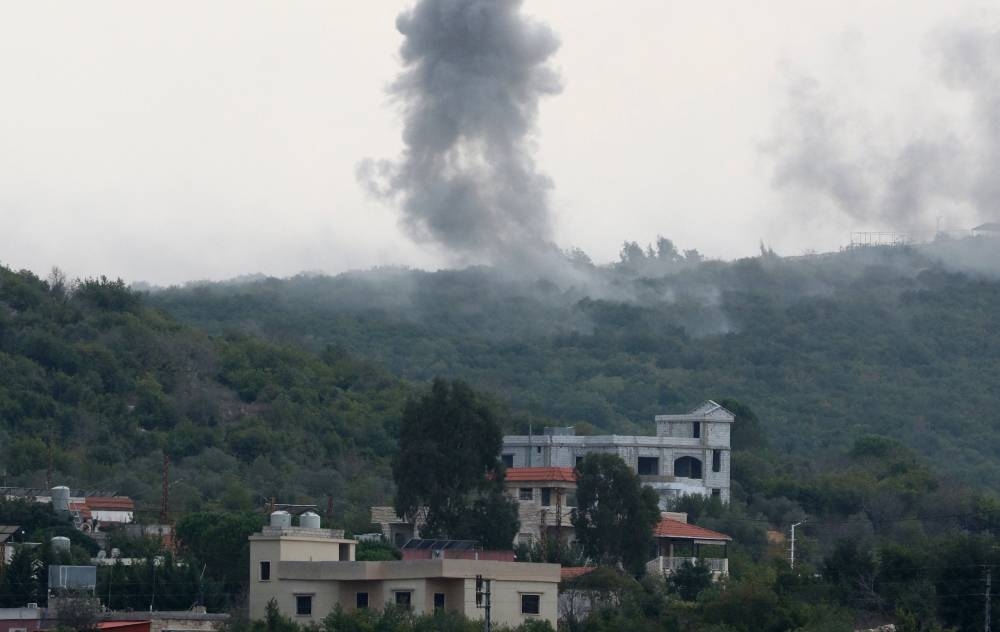 اليونيفيل يجلي عائلاته ولا انسحابات.. حزب الله يقر بمقتل اثنين من عناصره في قصف إسرائيلي