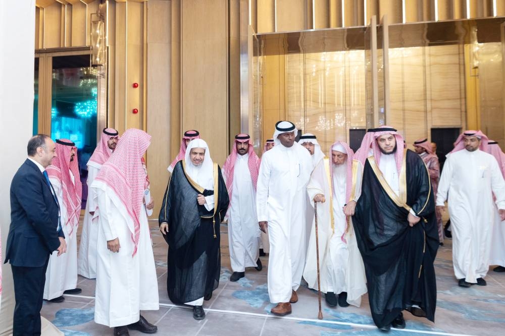 



المفتى والعيسى لحظة وصولهما مقر الاجتماع في الرياض.