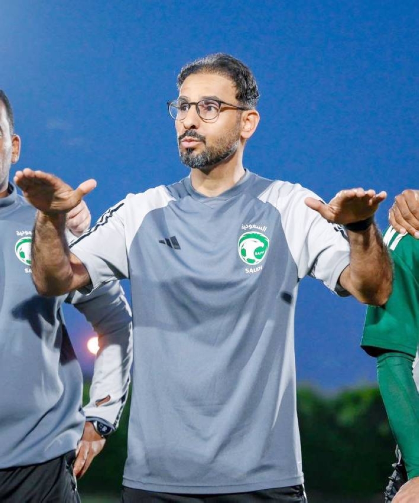 



مدرب منتخبنا الوطني الكابتن سعد الشهري وتوجيهات فنية للاعبين.
