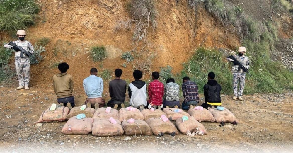 جازان: القبض على 8 مخالفين لنظام الحدود لتهريبهم 160 كيلوغراما من نبات القات