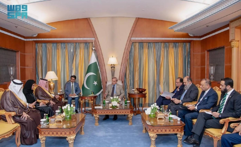 وزير التجارة يلتقي رئيس وزراء باكستان و5 وزراء ومسؤولين في الاجتماع الخاص للمنتدى الاقتصادي