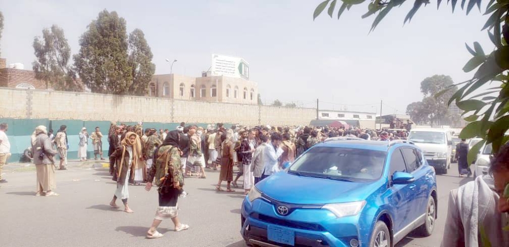 



احتجاجات لذوي ضحايا قيادات المليشيا في شوارع صنعاء.