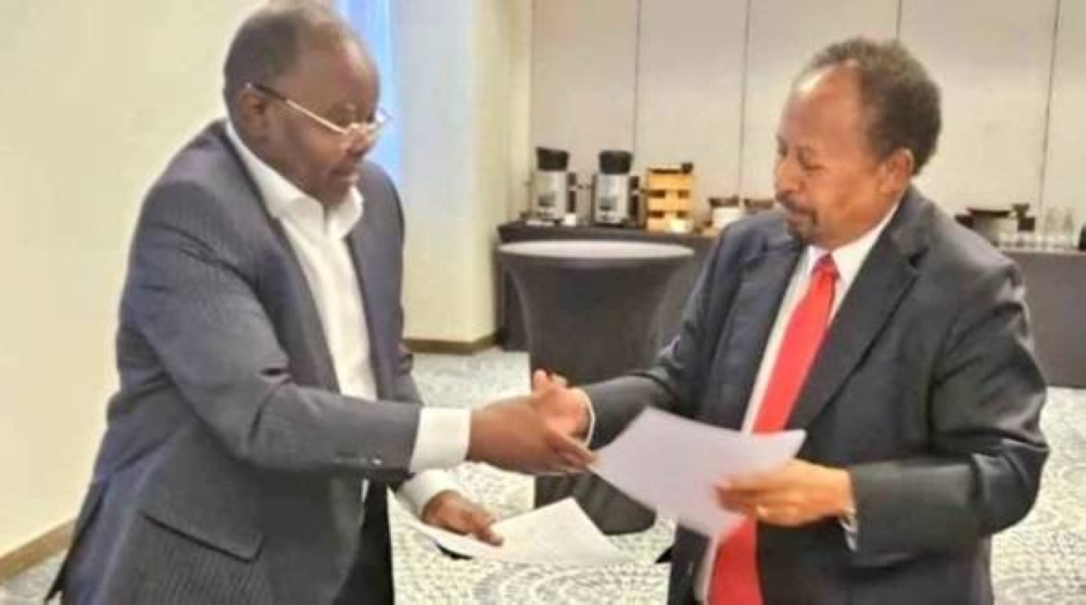 حمدوك ونور يوقعان اتفاقاً لمواجهة المخاطر التي تهدد السودان