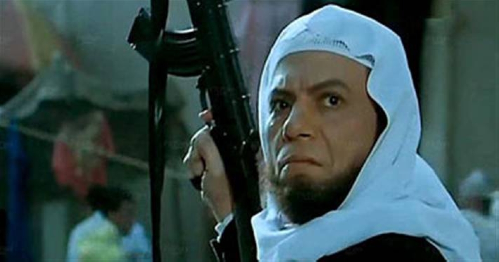 عادل إمام في لقطة من فيلم «الإرهابي».