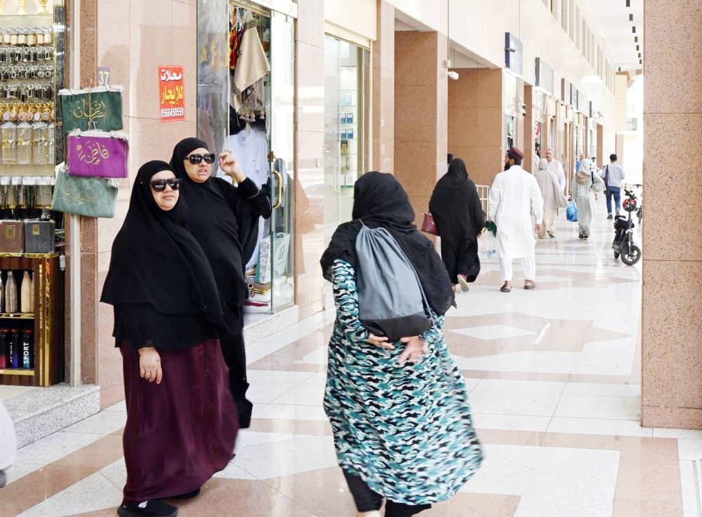 الهدايا التذكارية تخلد الرحلة الإيمانية في أذهان الحجاج