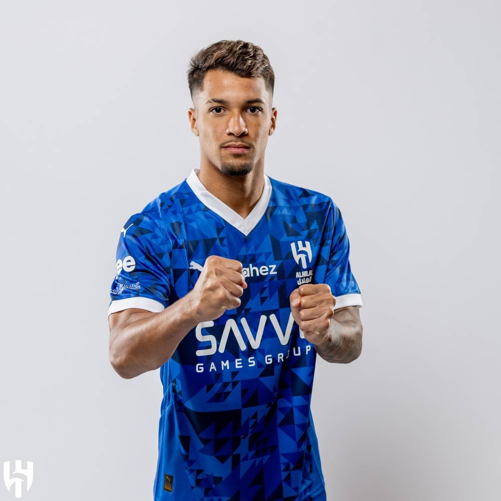 «عكاظ» انفردت بالخبر.. رسمياً الموهوب «ليوناردو» هلالياً