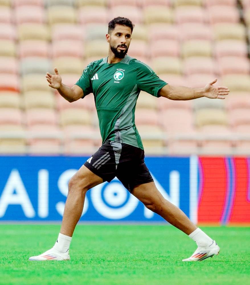 الشهري عيونه على هز الشباك