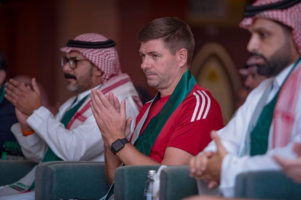 «عكاظ» تكشف أسباب تأخر إقالة جيرارد