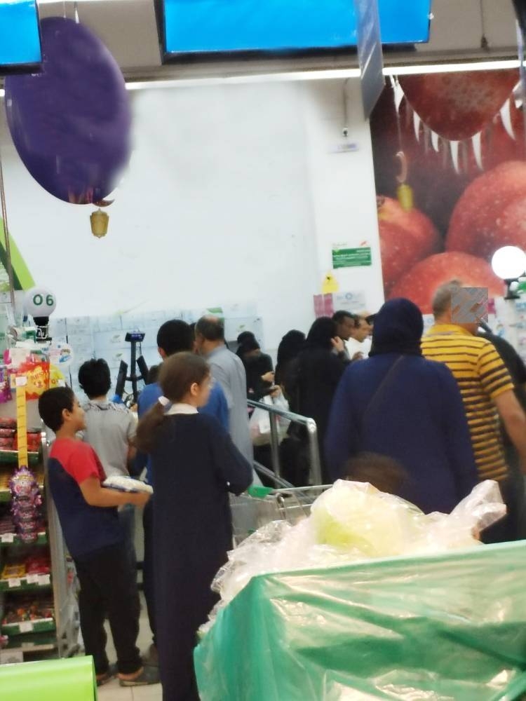 «عكاظ» ترصد: «أبو 5 ريالات» يكسب.. منتجات تنافس «البراندات»