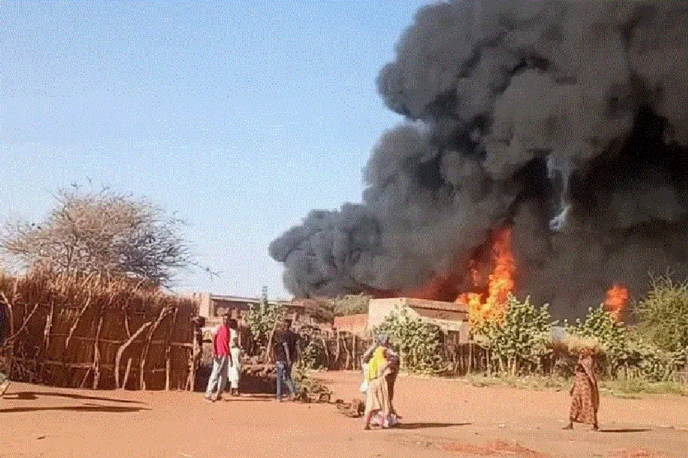 قوات الدعم السريع تكثف هجماتها شمال دارفور بعد خسارة مواقعها في الخرطوم ومناطق أخرى. 