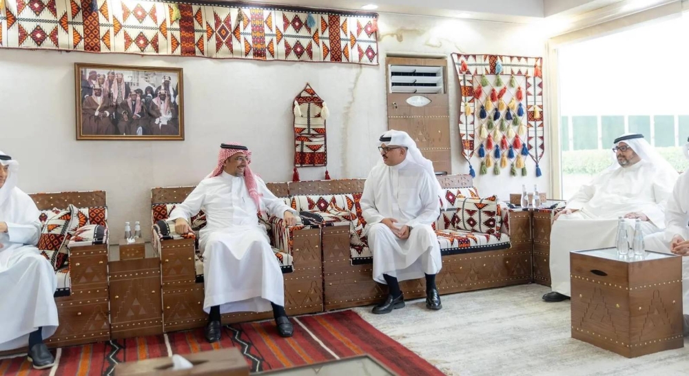 الخريف يناقش مع مستثمرين كويتيين الفرص الواعدة في الصناعة والتعدين الخريف يناقش مع مستثمرين كويتيين الفرص الواعدة في الصناعة والتعدين