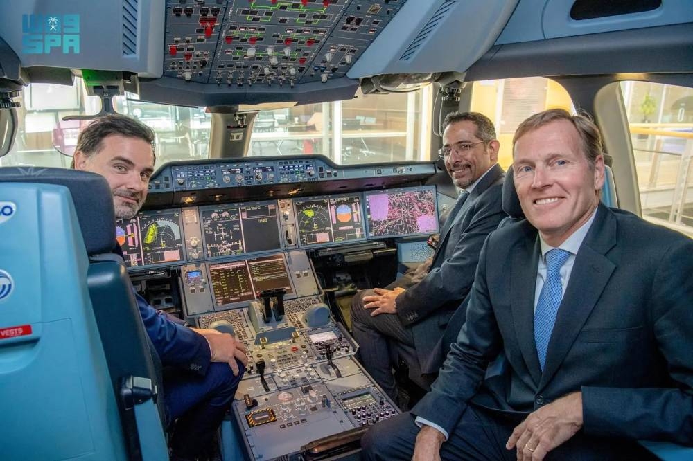 وزير الصناعة يبحث مع إيرباص توطين صناعة الطيران وحوافز الاستثمار