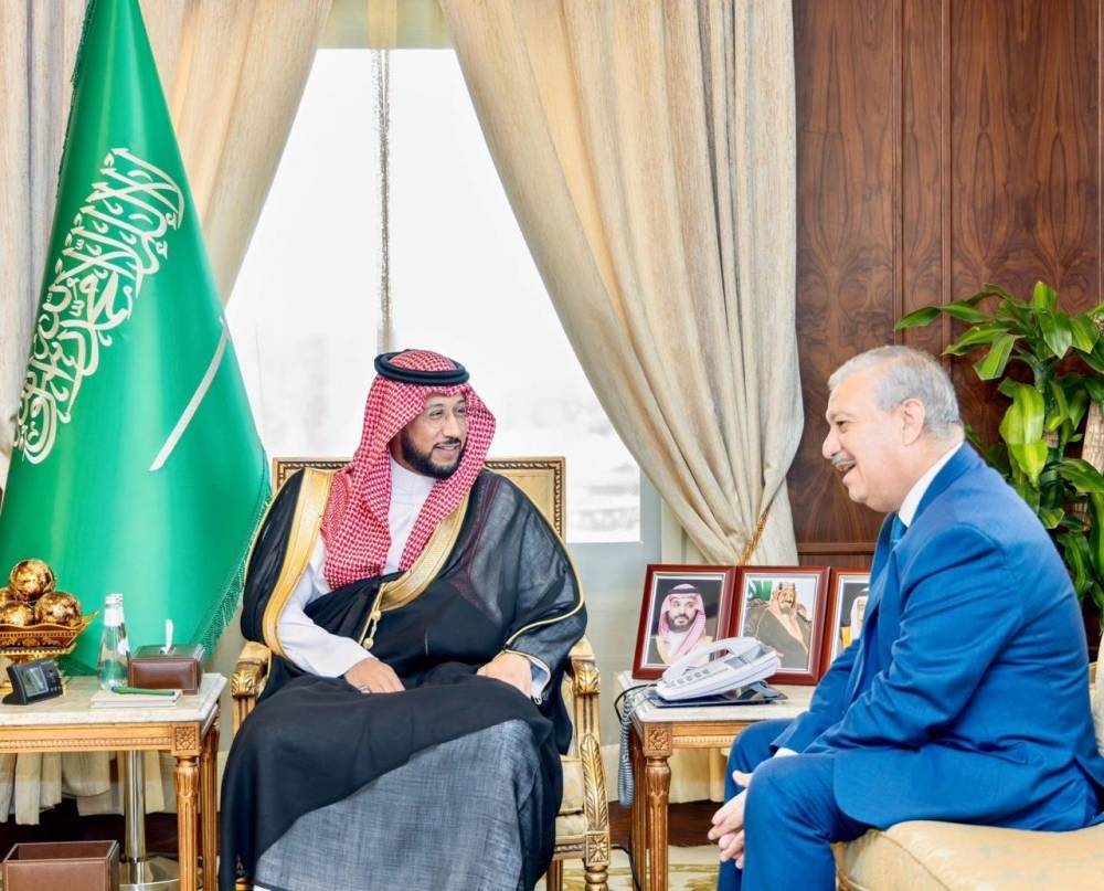 نائب أمير عسير يستقبل القنصل العام للجزائر ووكيل وزارة الداخلية لشؤون الأفواج الأمنية