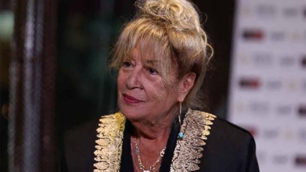 بعد شائعات وفاتها.. منى واصف تطمئن جمهورها عبر عكاظ 