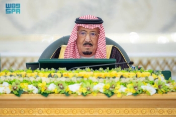 خادم الحرمين الشريفين يرأس جلسة مجلس الوزراء في جدة.