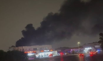 فيديو: الدفاع المدني يباشر حريقاً في ورشة سيارات بالدمام