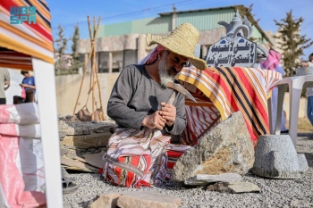 حرفيّون يذيبون «الحَرَج» بصنعة تحمي من الحاجة