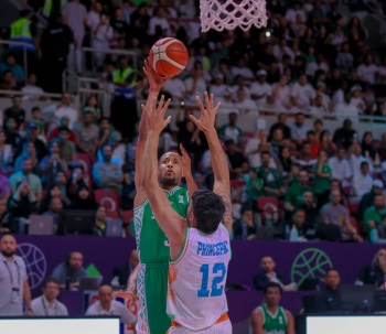 نجوم سلة الأخضر يتأهلون للدور الثاني بفوز كبير على الهند