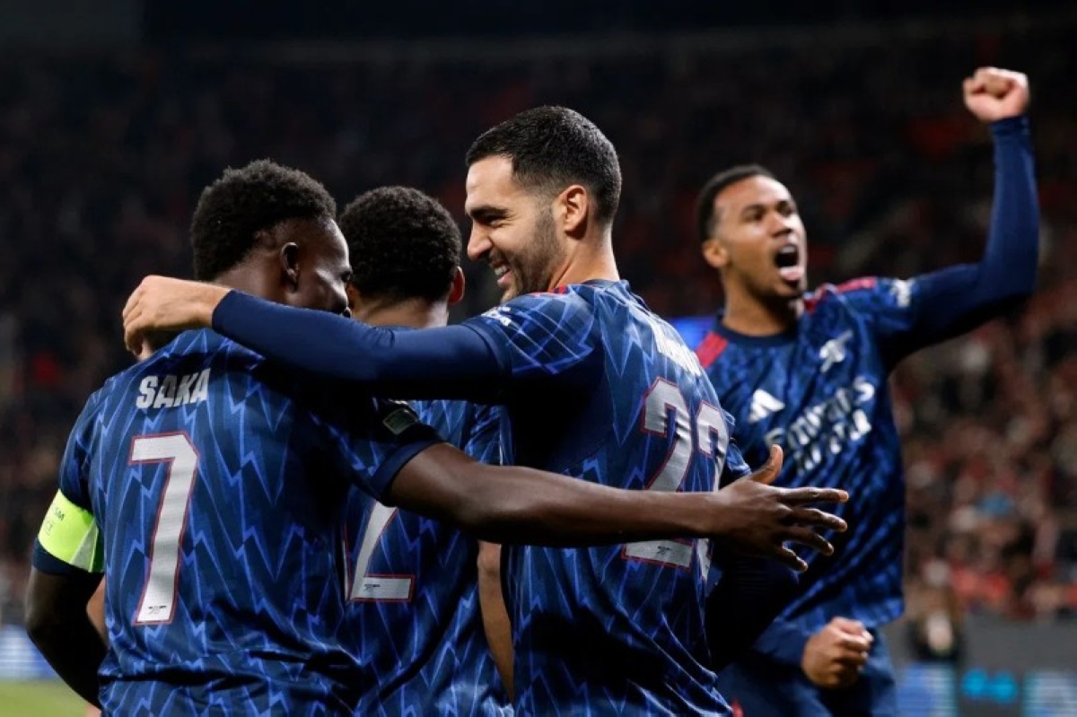 أرسنال يصعق سلافيا براغ بثلاثية في دوري أبطال أوروبا